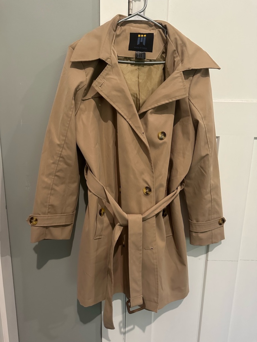 Classic Women's Tan Trench Coat with Belt